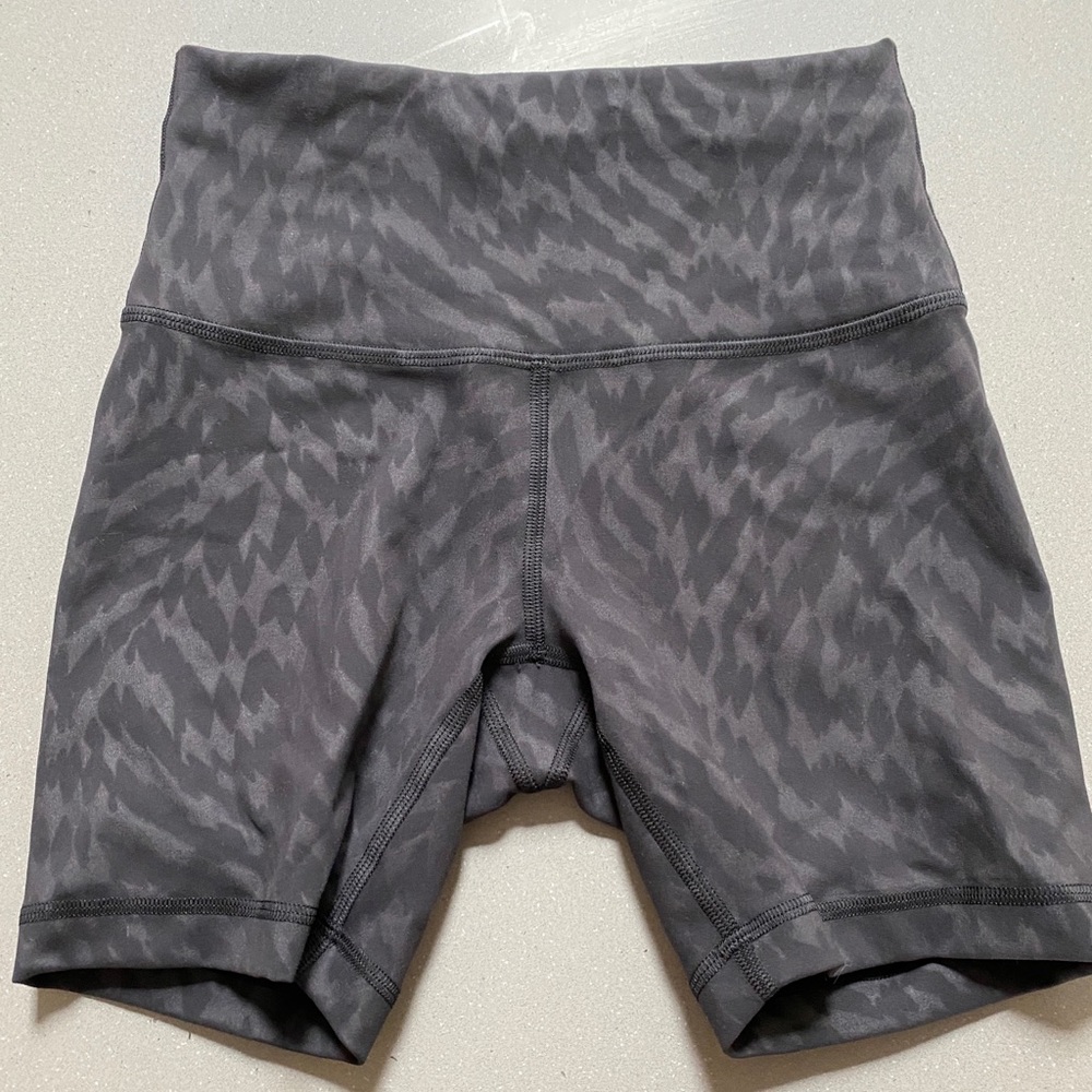 Lululemon Wunder Train Short Sz 4